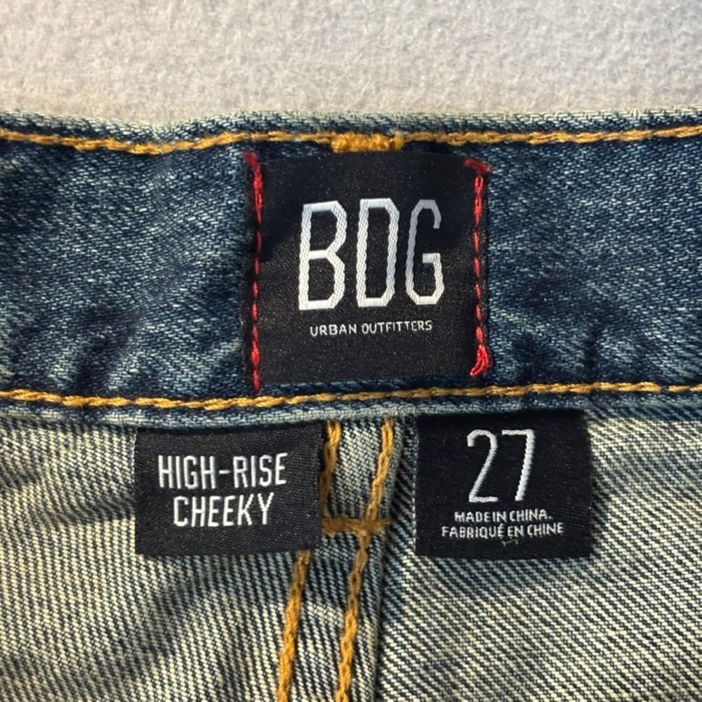 BDG Womens‎ High-Rise Cheeky Denim Cut-off Distressed Jean Shorts Size 27 Beach - Picture 7 of 11